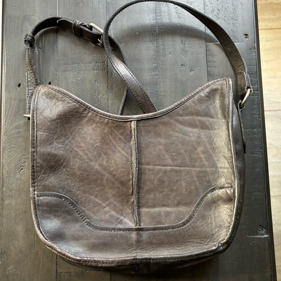 Frye | Cara Saddle Leather Crossbody Bag - Picture 4 of 7